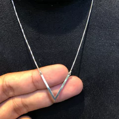 Gargantilha V | PRATA 925 - comprar online