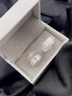 ALIANÇA 6MM (C/ CORAÇÃO E 2 PEDRAS) | PRATA 950 na internet