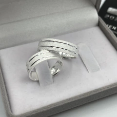 Aliança 6mm (c/ 2 riscos centrais) | PRATA 950 - comprar online