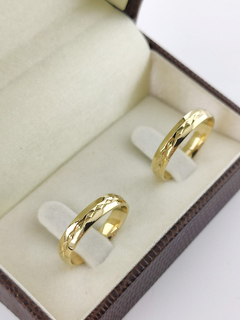 ALIANÇA 4MM C/ RECARTILHO CENTRAL | OURO 18K na internet
