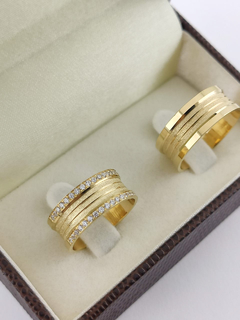 ALIANÇA 8MM C/ 30 PEDRAS EM ZIRCÔNIA NA FEM. | OURO 18K na internet