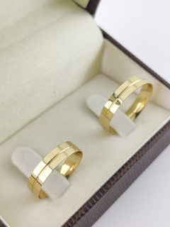 ALIANÇA 4MM C/ FRISO CENTRAL | OURO 18K na internet