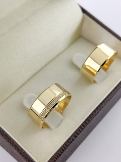 aliança 8mm c/ 15 pedras em zircônia cravejadas + chanfro | ouro 18k na internet