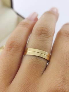ALIANÇA 4MM C/ FRISO CENTRAL | OURO 18K
