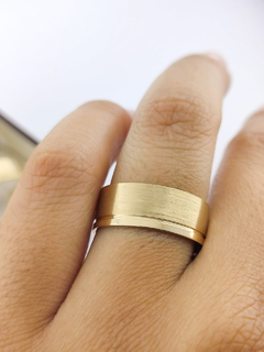 ALIANÇA 7MM EM FOSCO LIXADO | OURO 18K - comprar online