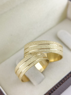 ALIANÇA 6MM FOSCA C/ 2 RISCOS TRANSVERSAIS | OURO 18K - comprar online