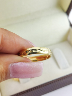 ALIANÇA 4MM C/ RECARTILHO CENTRAL | OURO 18K