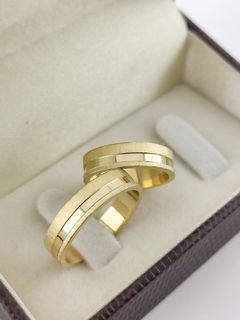 ALIANÇA 5MM EM FOSCO ACETINADO C/ CANAL LATERAL LARGO | OURO 18K na internet