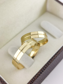 ALIANÇA 4MM C/ FRISO CENTRAL | OURO 18K - comprar online