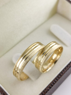 ALIANÇA 5MM ANATÔMICA C/ CANAIS E BORDA DIAMANTADA | OURO 18K na internet