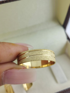ALIANÇA 6MM FOSCA C/ 2 RISCOS TRANSVERSAIS | OURO 18K