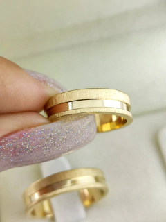 ALIANÇA 5MM EM FOSCO ACETINADO C/ CANAL LATERAL LARGO | OURO 18K