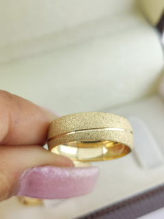 ALIANÇA 6MM ANATÔMICA C/ RISCO TRANSVERSAL | OURO 18K