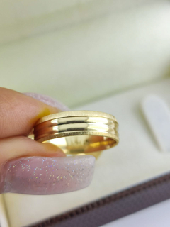 ALIANÇA 5MM ANATÔMICA C/ CANAIS E BORDA DIAMANTADA | OURO 18K
