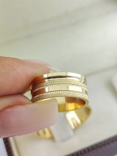 ALIANÇA 7MM C/ DETALHES RECARTILHADOS | OURO 18K