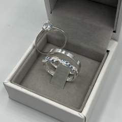 Aliança 2mm personalizada (C/ zircônias azul bebê e brancas) | PRATA 950 [COD 3435] - comprar online
