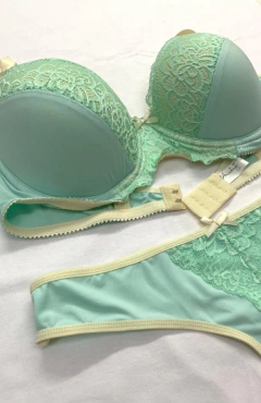 CONJUNTO VERDE AGUA TALLE GRANDE en internet