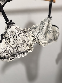 CONJUNTO MARGARET MARFIL CON FLORES NEGRAS - tienda online