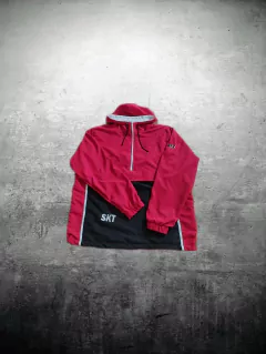 Anorak rojo cierre blanco SKT liviano