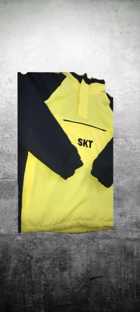Anorak amarillo y negro liviano SKT