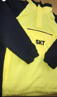 Anorak amarillo y negro liviano SKT - comprar online