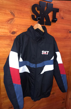 Campera Skt Psa negra abrigo talle especial en internet