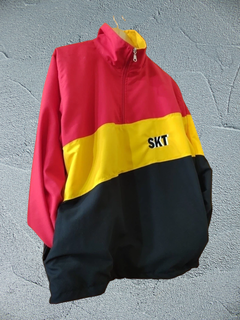 Campera tricolor skt liviana - comprar online