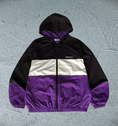 Campera rompev negra blanca y violeta =skt liviana - comprar online