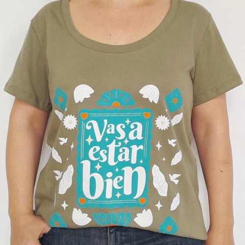 Remera Vas a estar Bien Escote Redondo Verde Militar