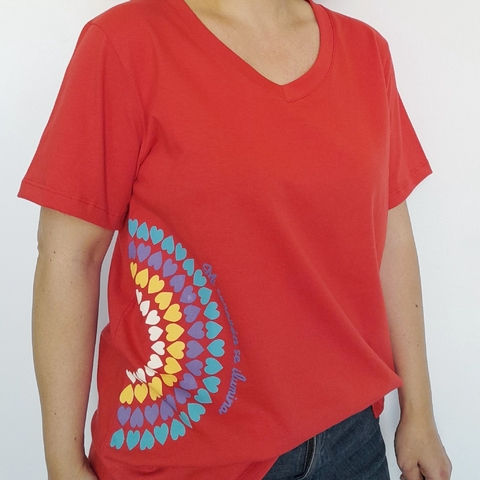 Remera Arcoiris Escote V Rojo