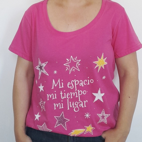Remera Mi Tiempo Escote Redondo Fuccia