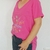 Remera Sanar Escote V Fucsia en internet