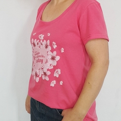 Remera Estoy Escote Redondo Rosa Intenso en internet