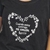 Remera Florece Escote Redondo Negro - tienda online