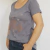 Remera Vivo Consciente Escote Redondo Gris en internet
