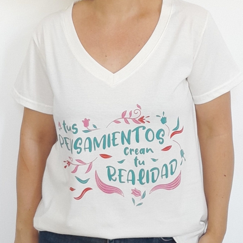 Remera Pensamientos Escote V Crudo