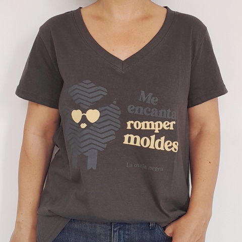 Remera Oveja Escote V Gris