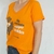 Remera Oveja Escote V Naranja en internet