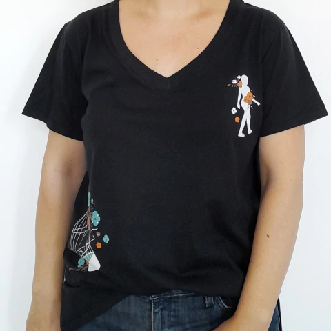 Remera Soy Libre Escote V Negro