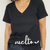 Remera Suelto Escote V Negro - Despertate