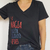 Remera Escote V Magia Negro en internet