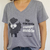 Remera Oveja Negra Escote V Gris Melange