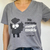 Remera Oveja Negra Escote V Gris Melange - comprar online