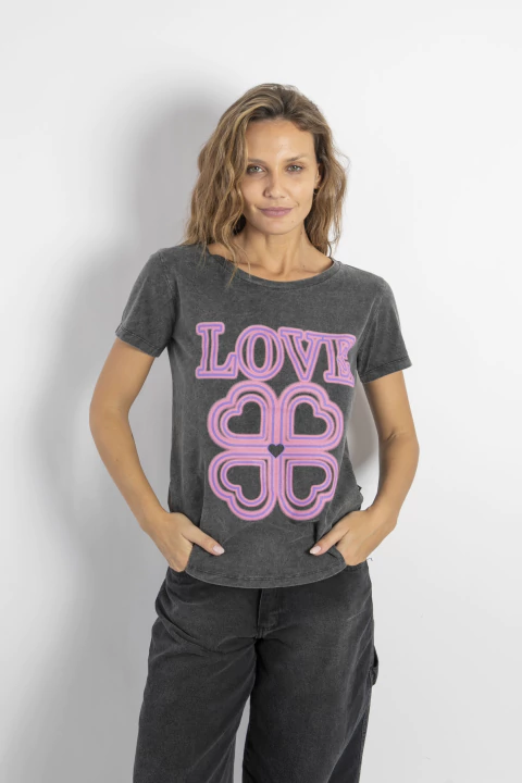 REMERA LOVE CORAZONES - comprar online