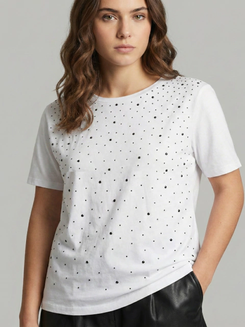 REMERA FULL STRASS Y TACHAS - comprar online