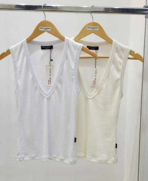 MUSCULOSA ESCOTE V - comprar online