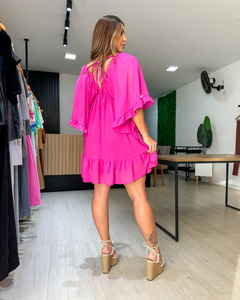Vestido curto curto  decote em V na frente e  costas mangas soltinhas