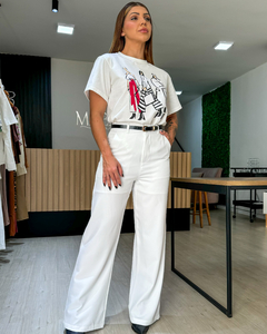 Calça feminina de alfaiataria modelo pantalona