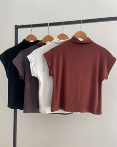 Blusa feminina com golinha mais alta