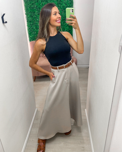 Saia feminina longuete em alfaiataria com cinto